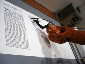 robot escribe libro infinito